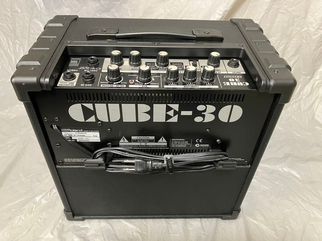Roland Guitar Amplifiers Cube-30