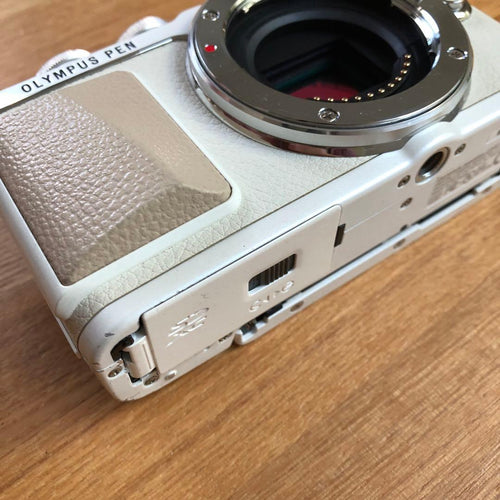 Olympus Mirrorless Interchangeable Lens Cameras Pen E-Pl7