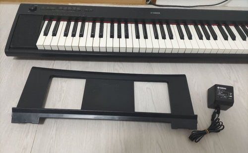 Yamaha Keyboards Digital Pianos Piaggero Np-12B 61