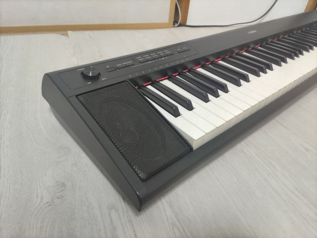 Yamaha Keyboards Digital Pianos Piaggero Np-12B 61