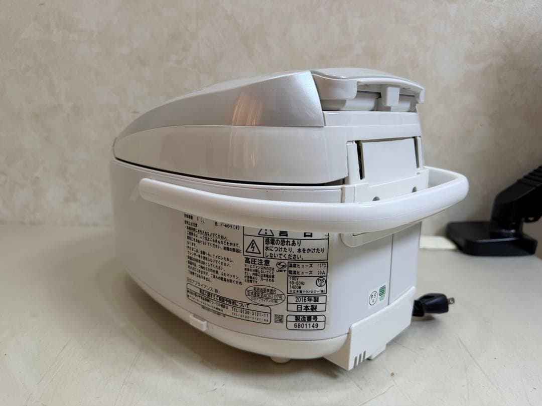 Hitachi Rice Cookers Rz-Vx100M Ih 1L 2016