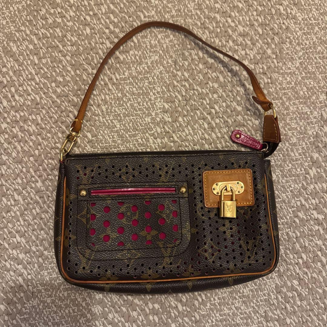 Louis Vuitton Shoulder Bags