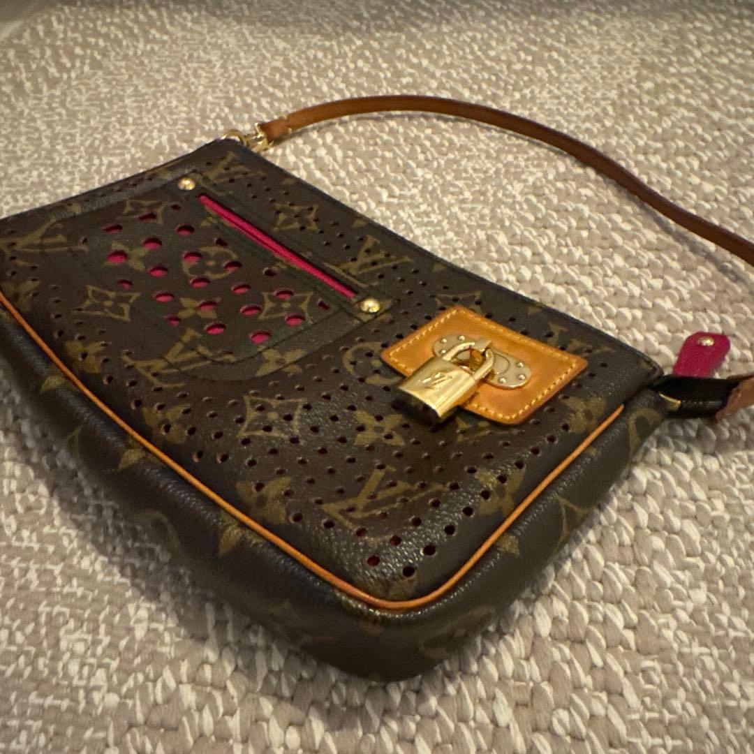 Louis Vuitton Shoulder Bags