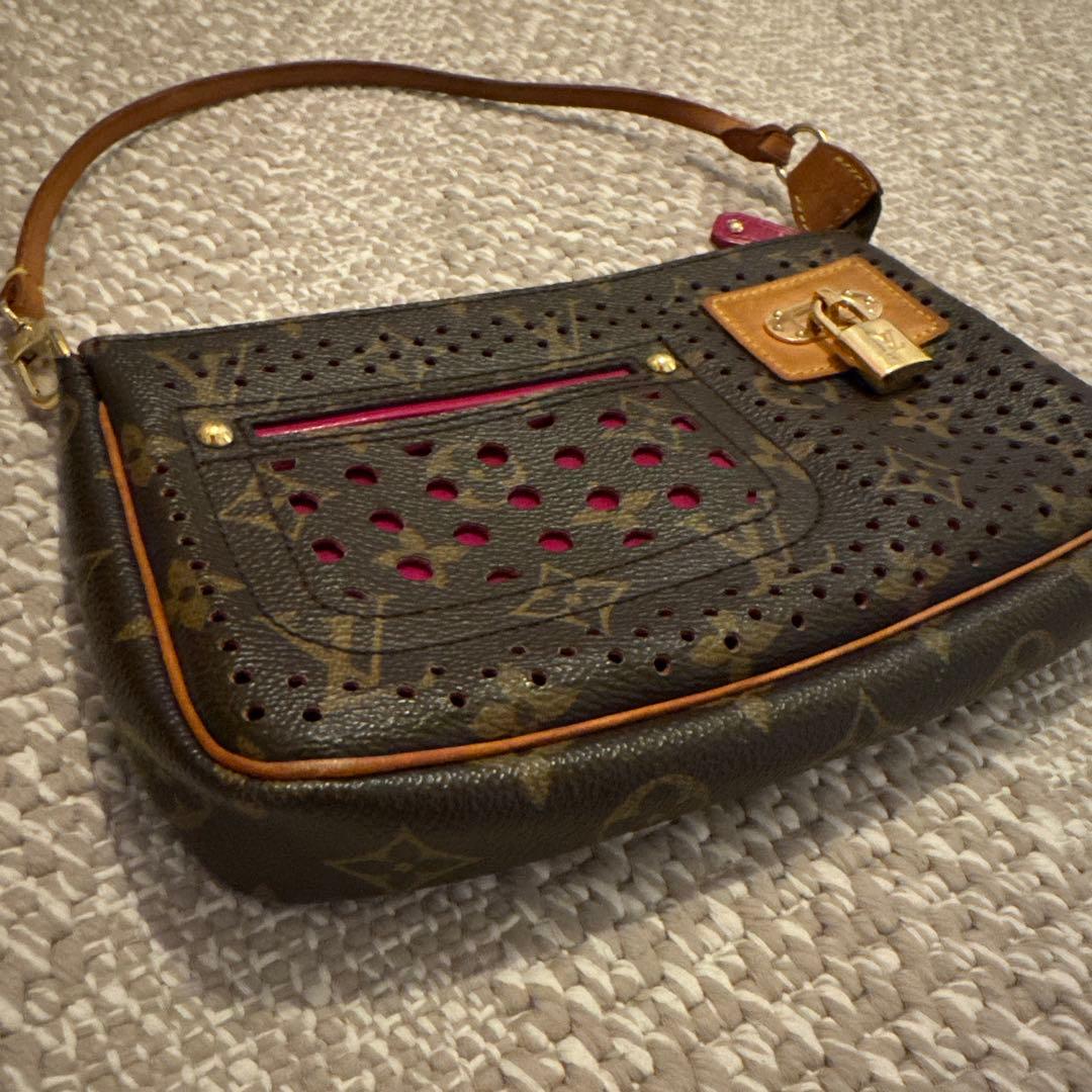 Louis Vuitton Shoulder Bags