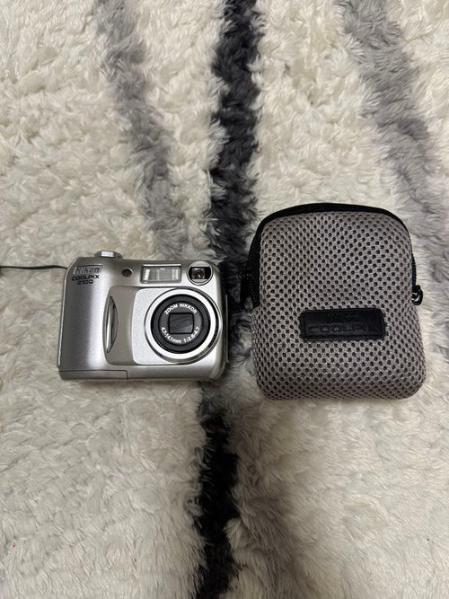 Compact Digital Camera Nikon Coolpix 2100