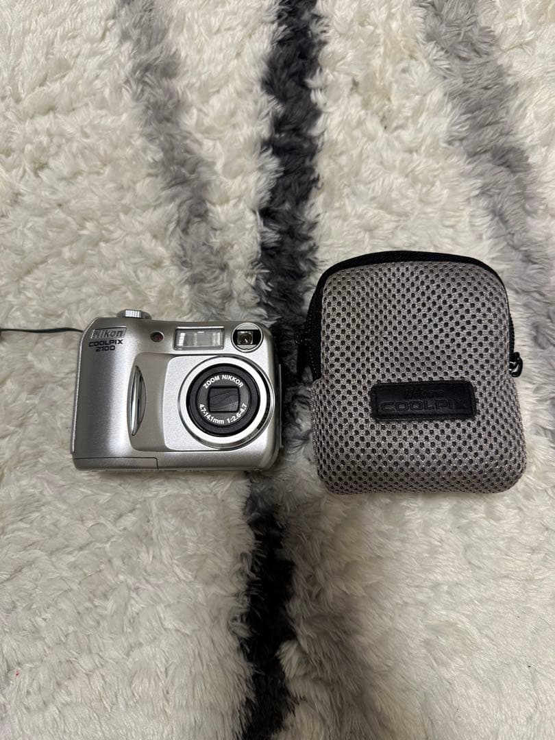 Compact Digital Camera Nikon Coolpix 2100