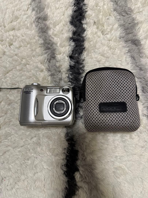 Compact Digital Camera Nikon Coolpix 2100