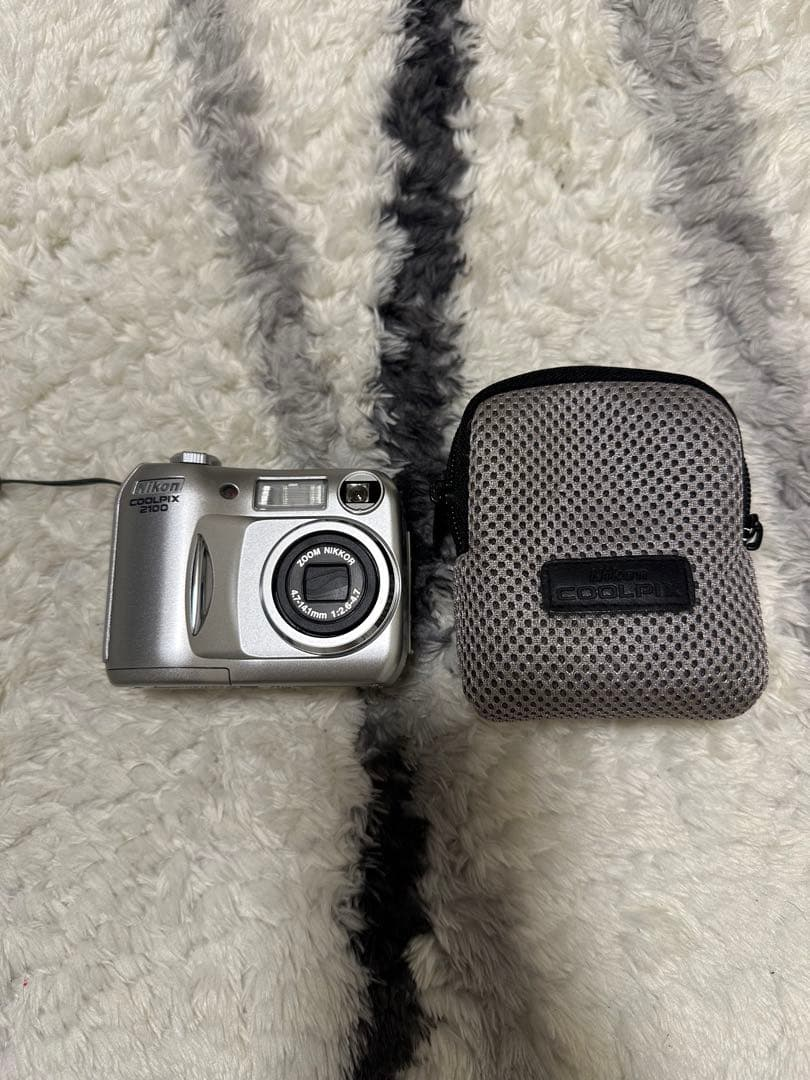 Compact Digital Camera Nikon Coolpix 2100