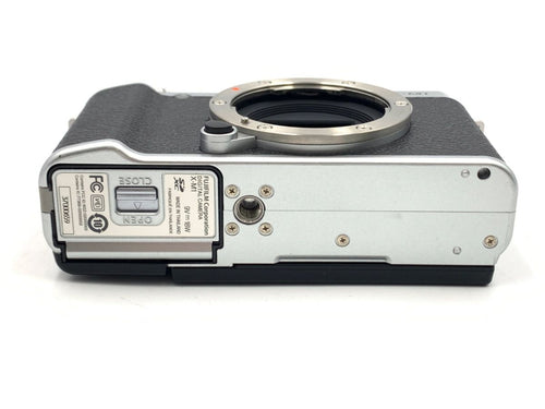 Mirrorless Interchangeable Lips X-M1