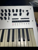Analog Synthesizers Korg Minilogue 37