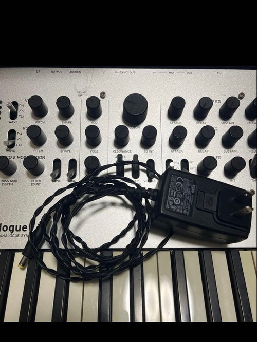 Analog Synthesizers Korg Minilogue 37
