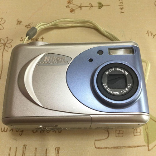 Nikon Compact Digital Cameras Coolpix 2000