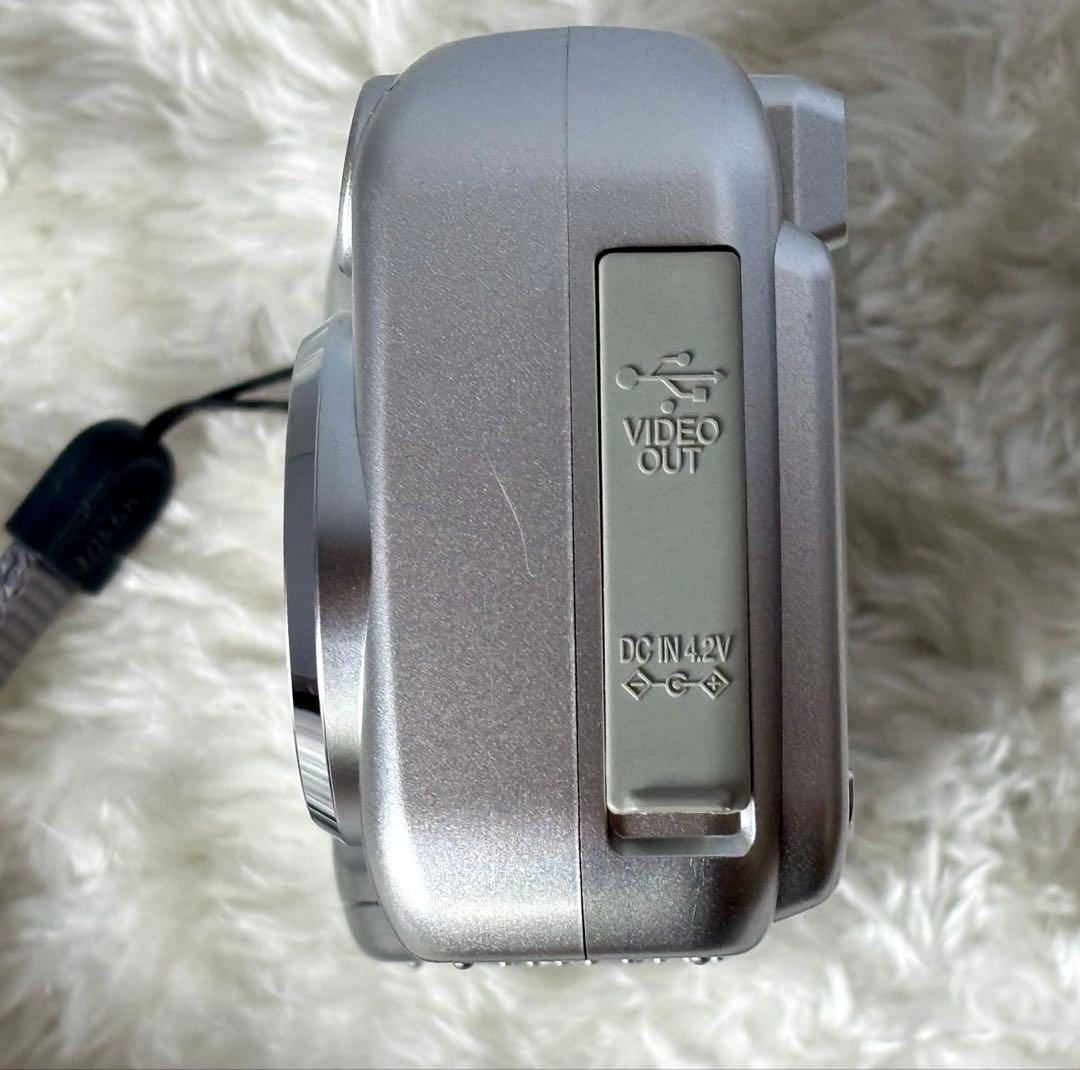 Nikon Compact Digital Camera Coolpix 2100