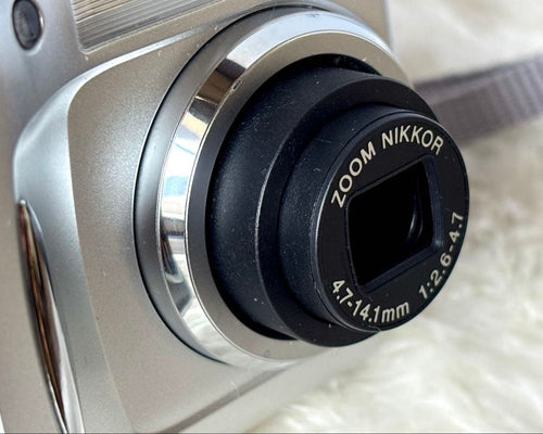 Nikon Compact Digital Camera Coolpix 2100