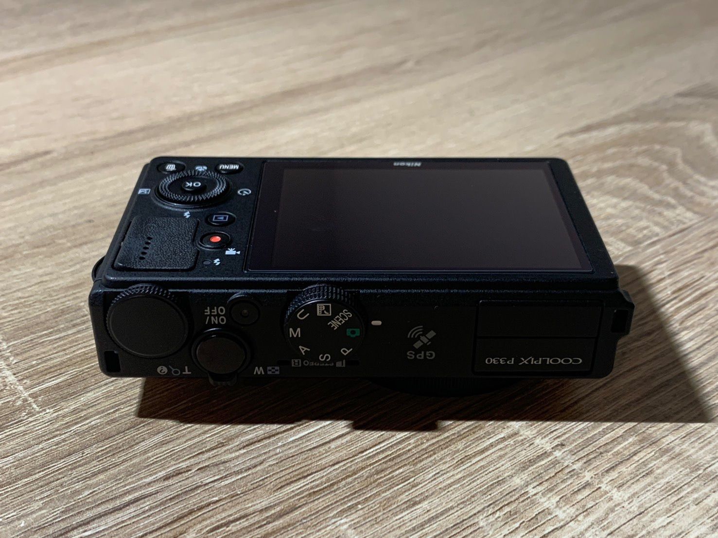 Compact Digital Camera 2482 Nikon Coolpix P330