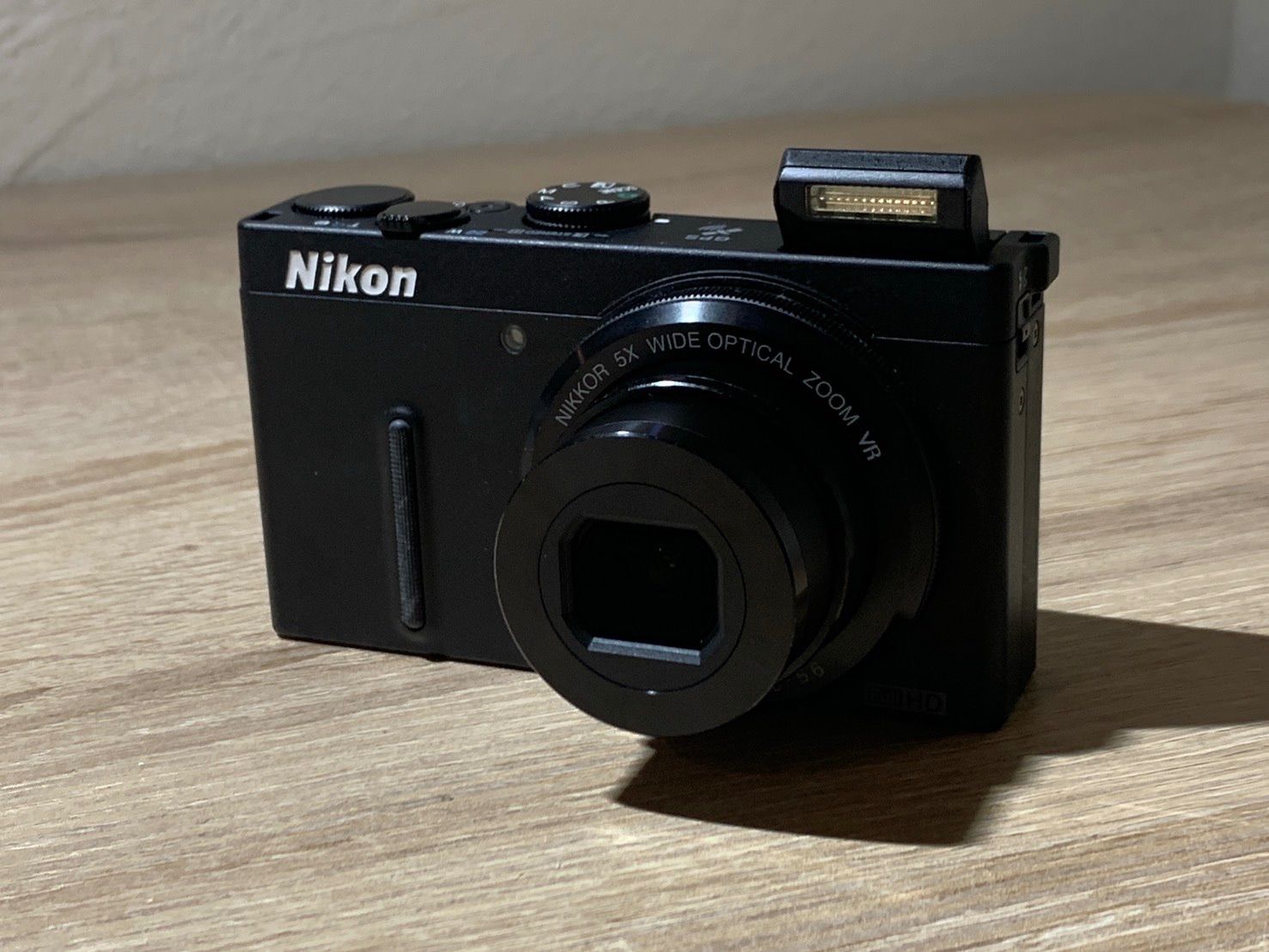 Compact Digital Camera 2482 Nikon Coolpix P330