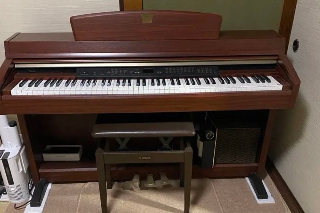 Yamaha Keyboards Digital Pianos Clp240