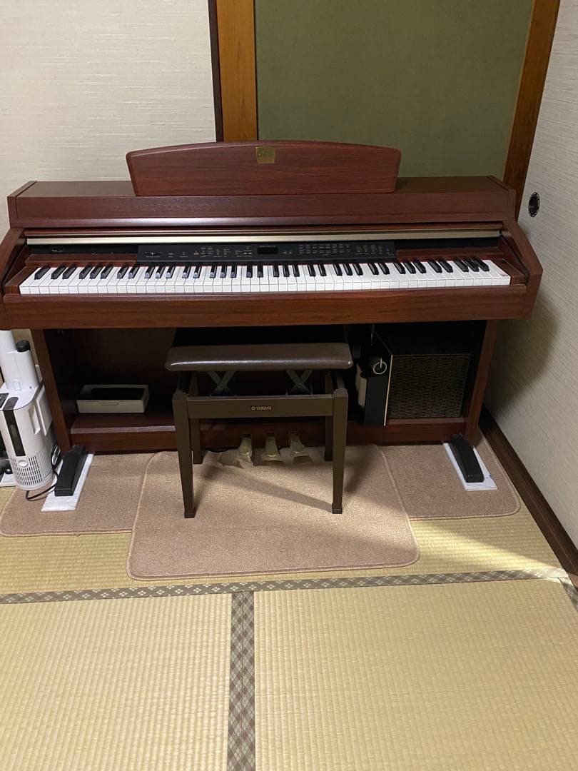 Yamaha Keyboards Digital Pianos Clp240