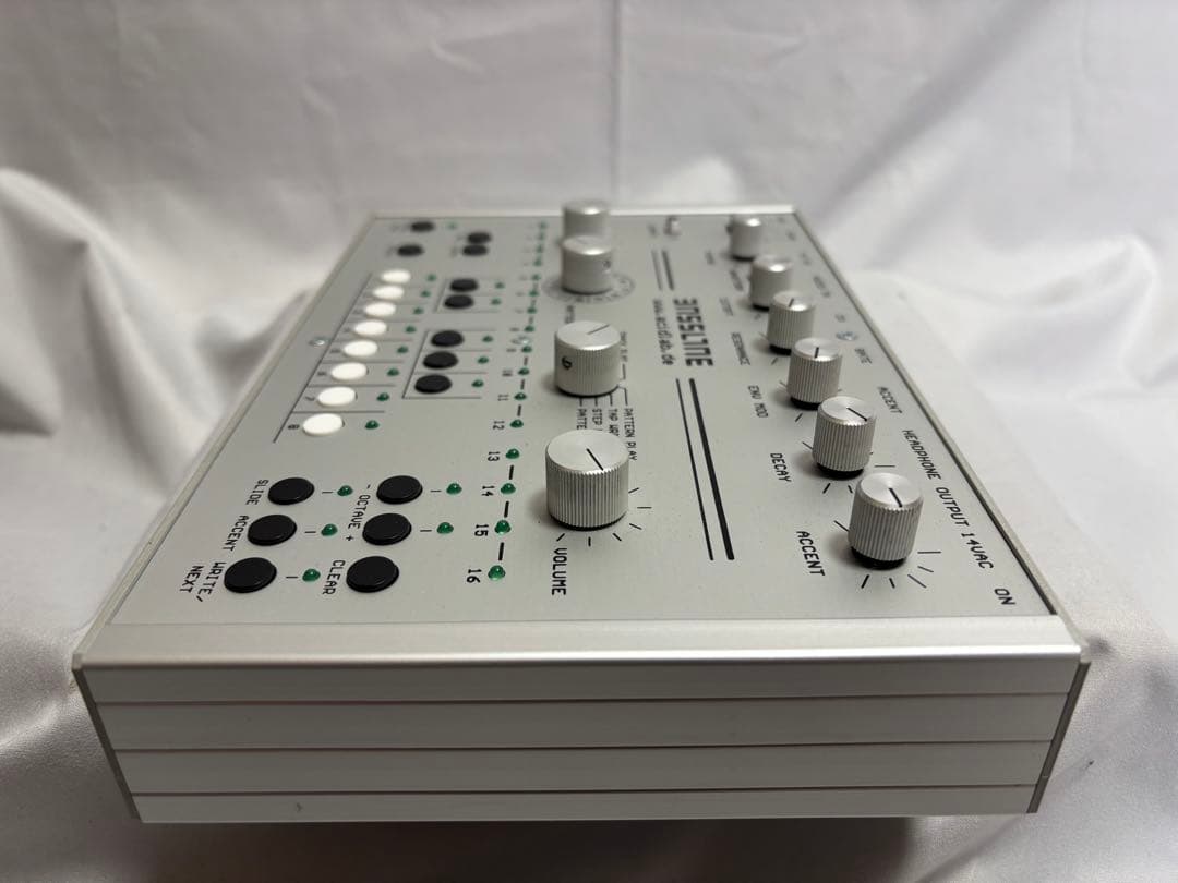 Hardware Sound Source Acidlab Bassline3