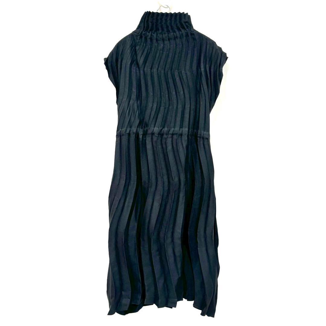 Issey Miyake No Sleeve Me Pleats Please