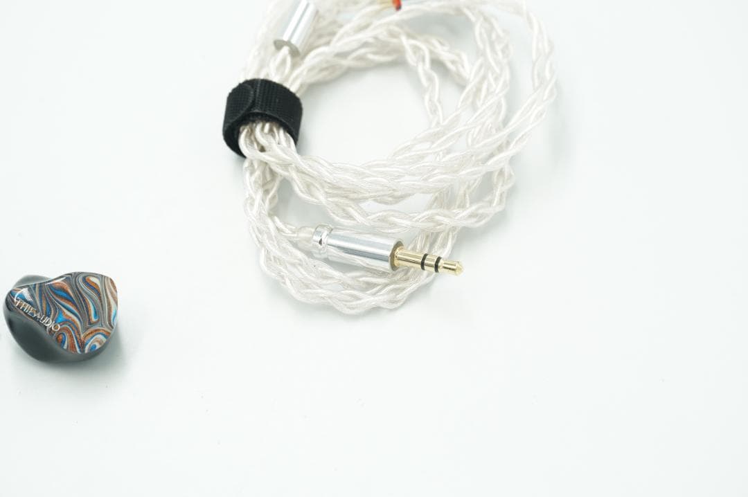 Recableable Earphones Thieaudio Legacy 4