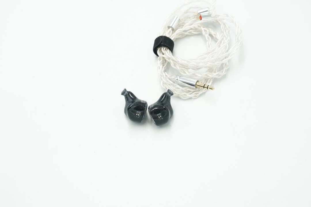 Recableable Earphones Thieaudio Legacy 4