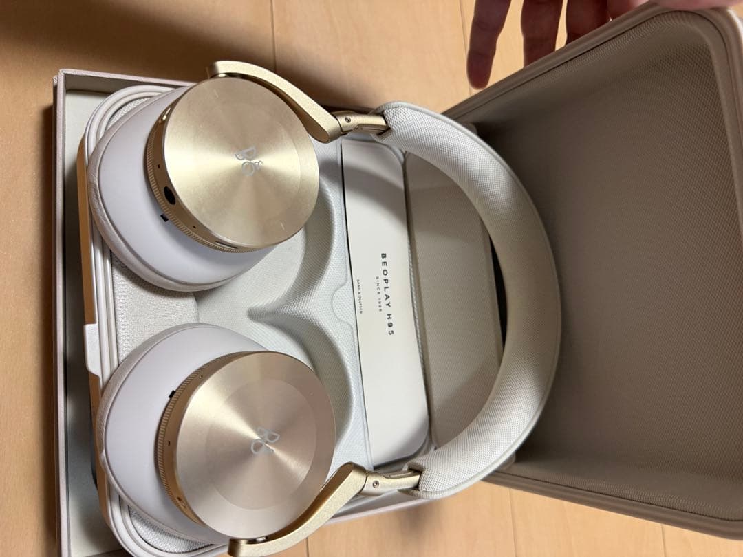 Bang Olufsen Wireless Headphones Beoplay H95 Gold Tone