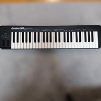 Alesis Analog Synthesizers Q49 Usb Midi