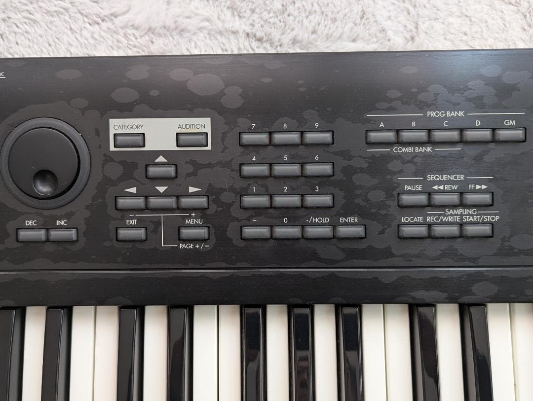 Korg Analog Synthesizers Tr61 Workstation