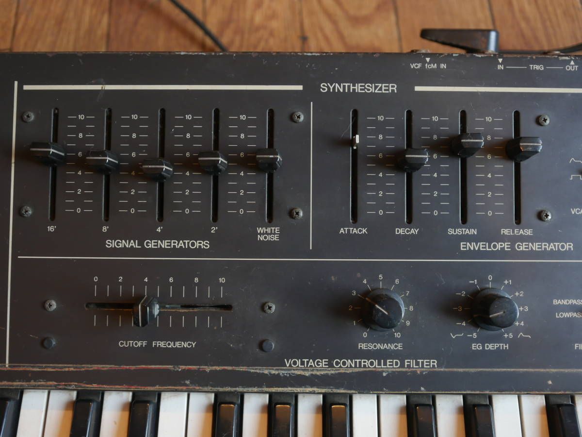 Analog Synthesizer Korg Delta Dl-50