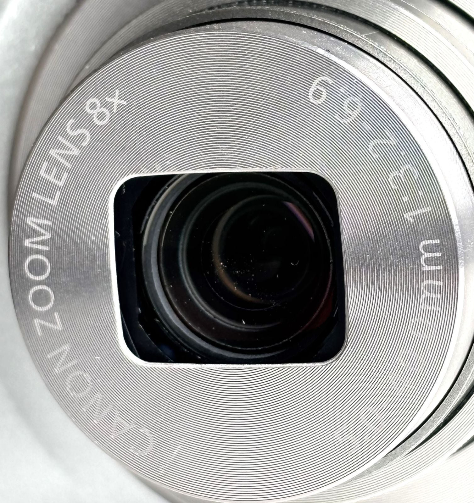 Canon Compact Digital Camera Ixy200 Pc2333 Hd 20Mp 8X Silver 2 /Sd (Ref# 6328)