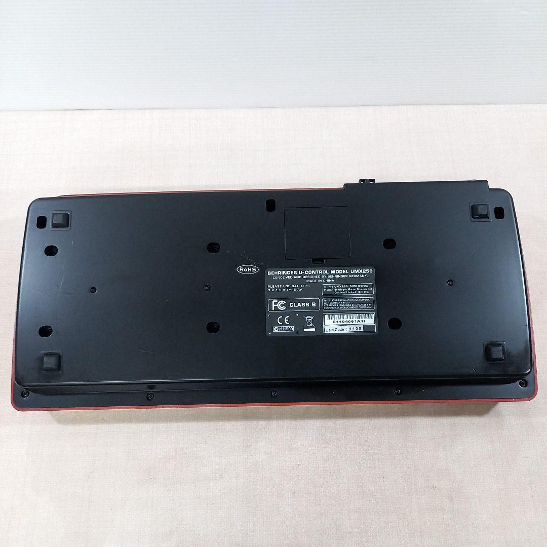 Behringer Midi Keyboard Pad 25 Umx250