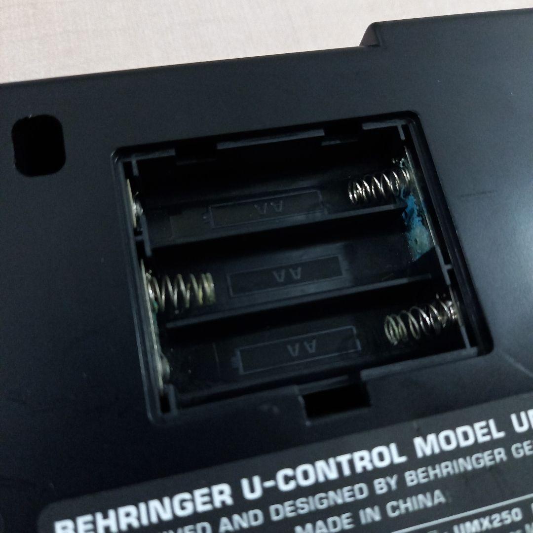 Behringer Midi Keyboard Pad 25 Umx250