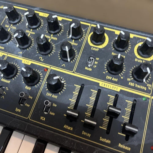 Analog Synthesizers Arturia Microbrute