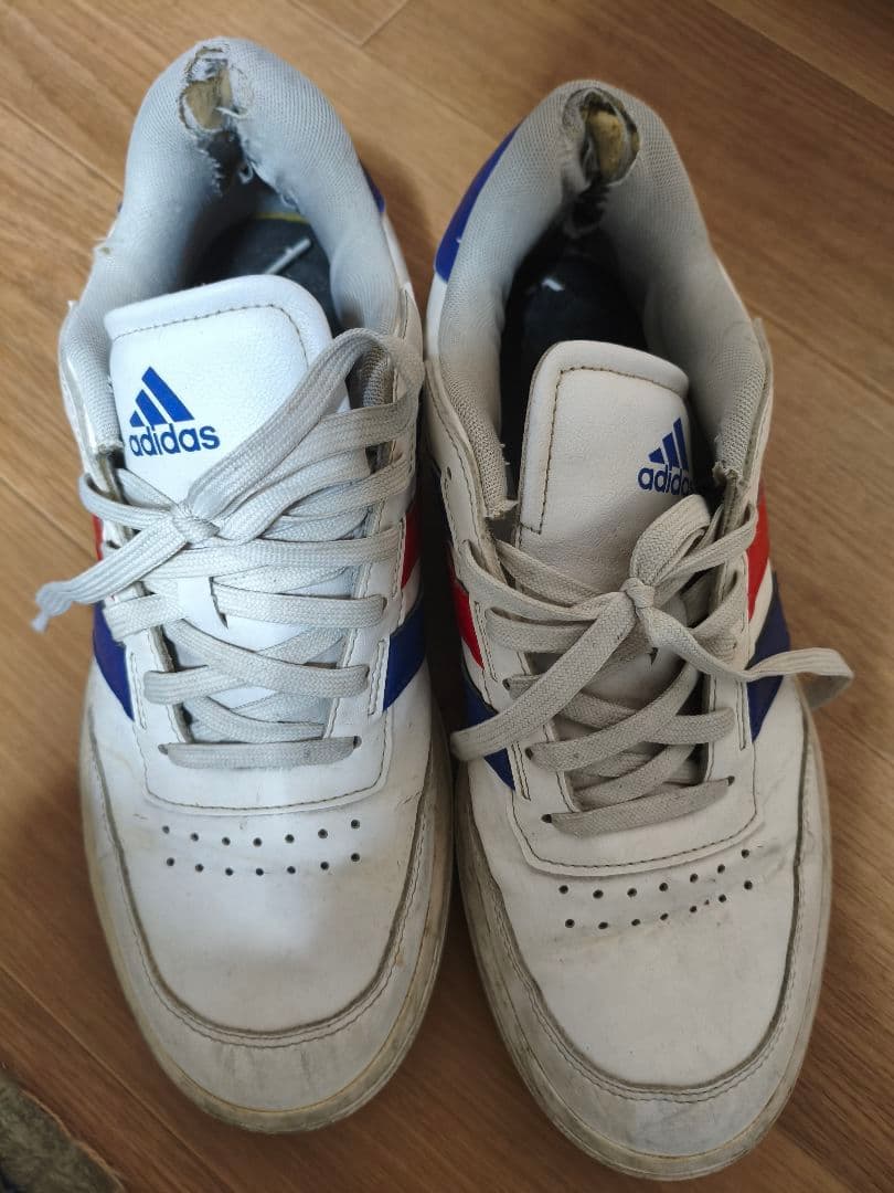 Adidas Sneakers