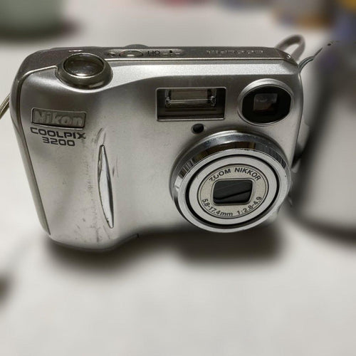 Nikon Compact Digital Camera Coolpix 3200 &3100 2