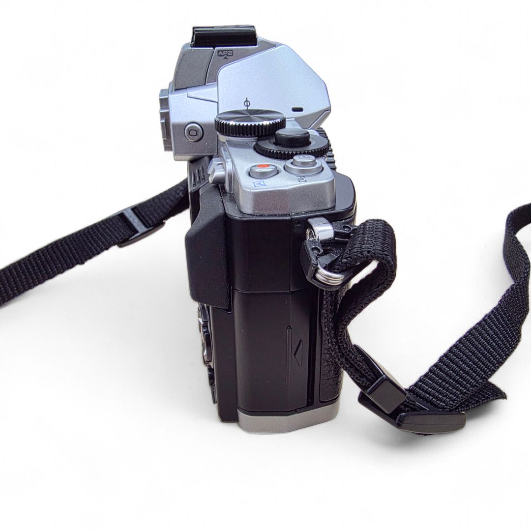 Olympus Mirrorless Interchangeable Lips Om-D E-M5