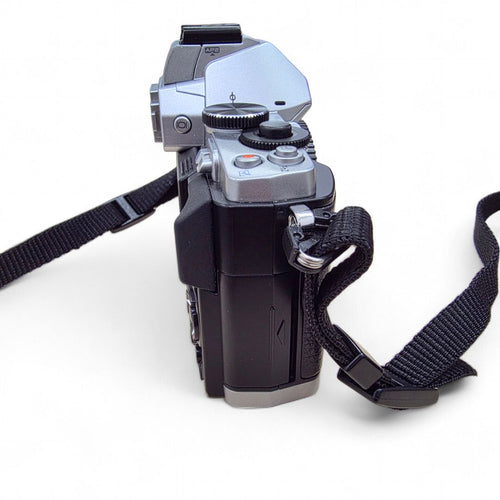 Olympus Mirrorless Interchangeable Lips Om-D E-M5
