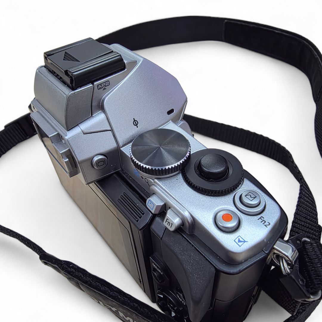 Olympus Mirrorless Interchangeable Lips Om-D E-M5