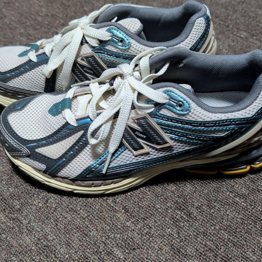 New Balance Sneakers M1906R