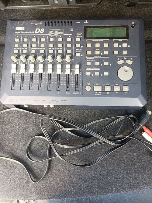 Multitrack Recorders Korg D8 Digital Recording Studio