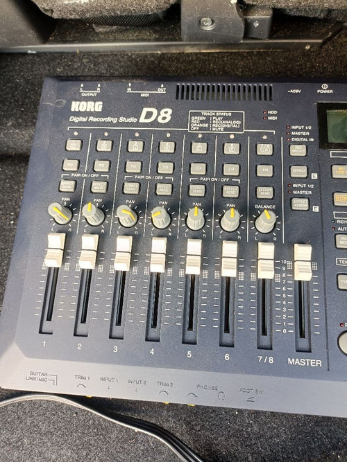 Multitrack Recorders Korg D8 Digital Recording Studio