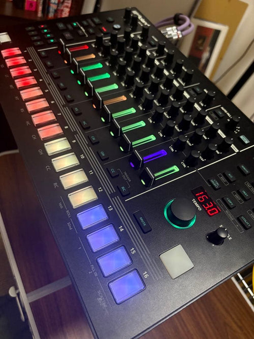Roland Rhythm Machines Tr-8S Korg