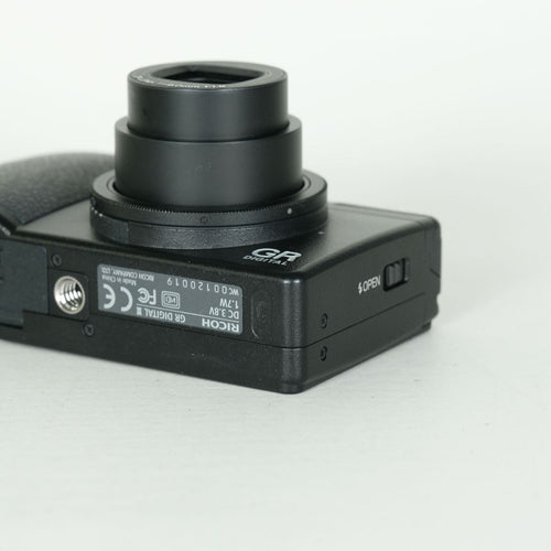 Ricoh Compact Digital Camera 1,522 Gr Iii