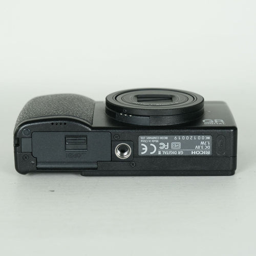 Ricoh Compact Digital Camera 1,522 Gr Iii