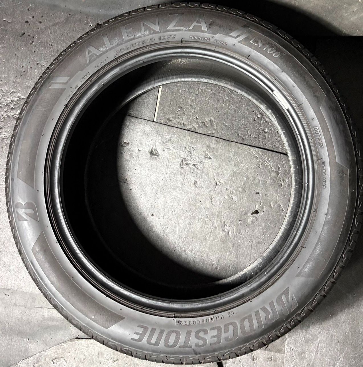 Bridgestone 19 Inches 2022 9.8 Alenza Lx100 255/50R19 1 H_2522