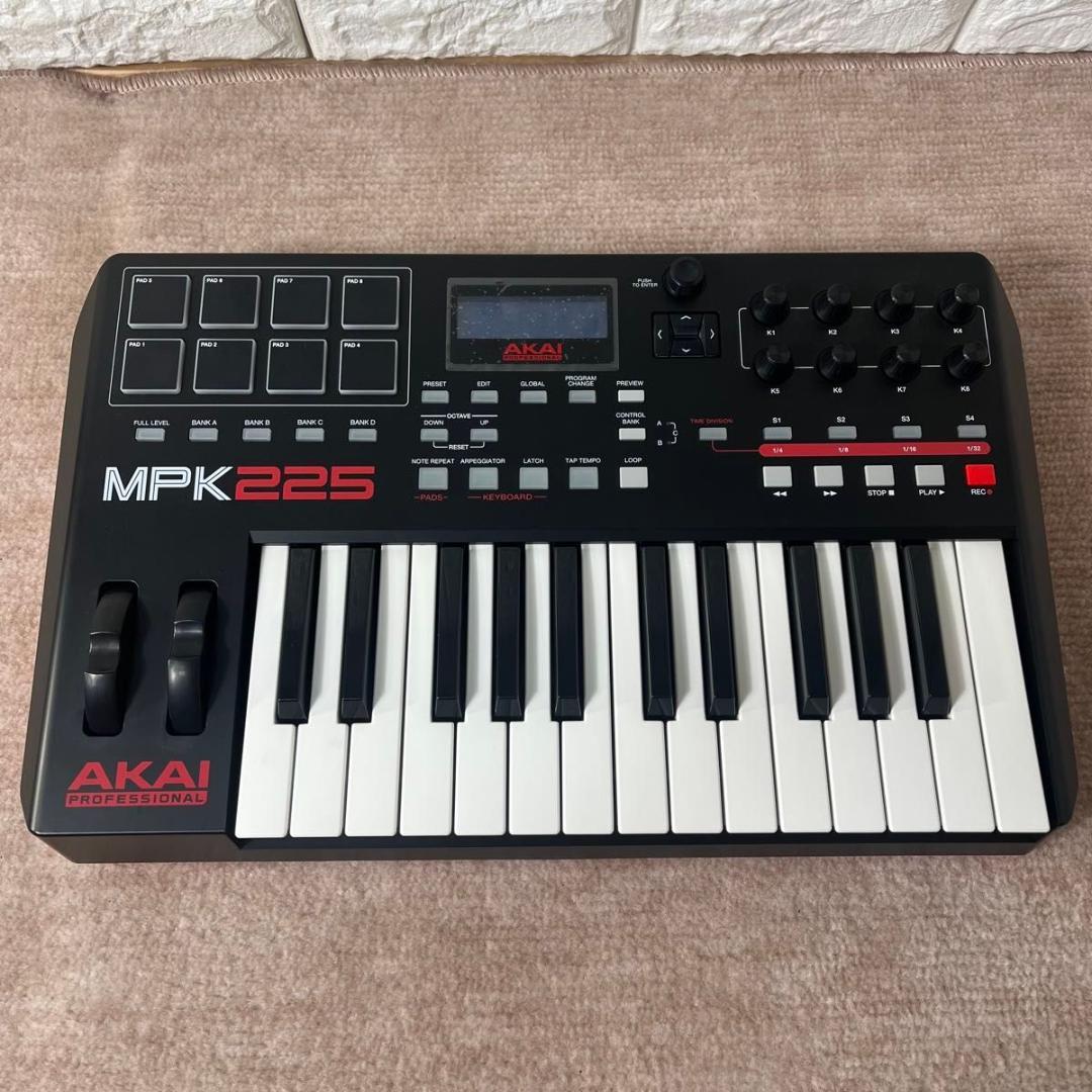 Akai Professional Midi Keyboard Pad Mpk225