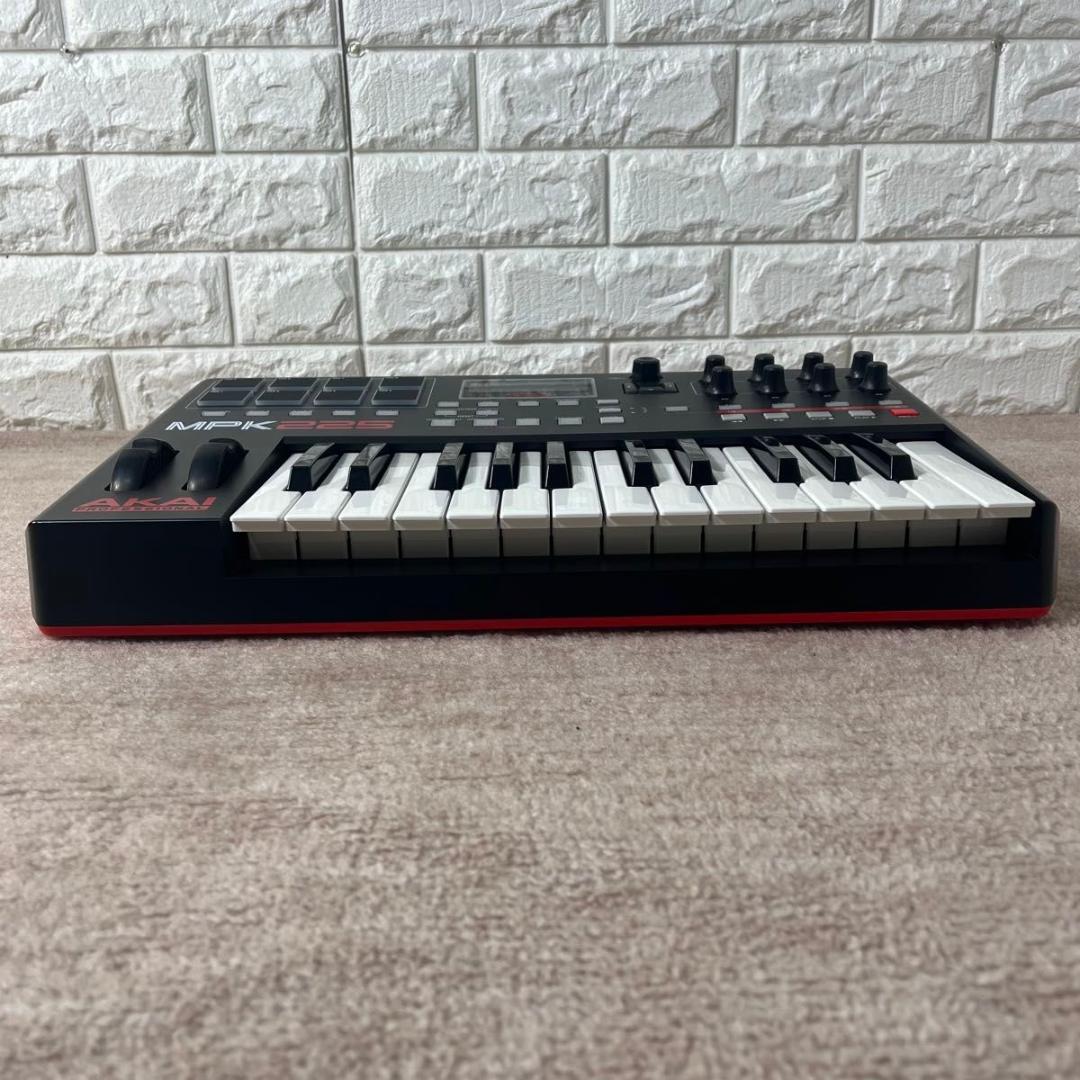 Akai Professional Midi Keyboard Pad Mpk225