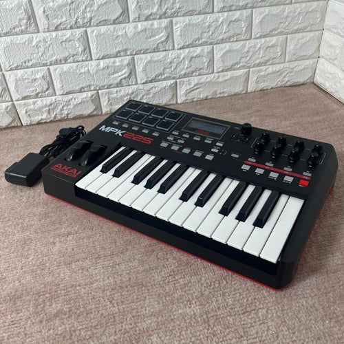 Akai Professional Midi Keyboard Pad Mpk225