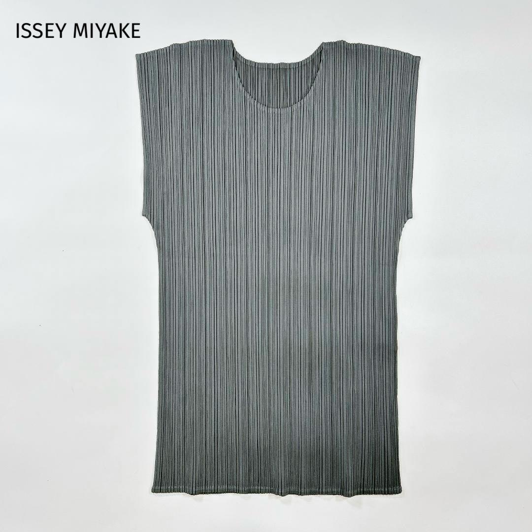 Issey Miyake Sleeveless L